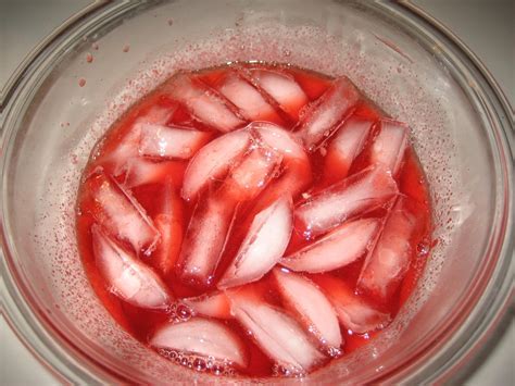 How to Keep Fruit from Sinking in Jello: Exploring the Science and Art of Culinary Suspension